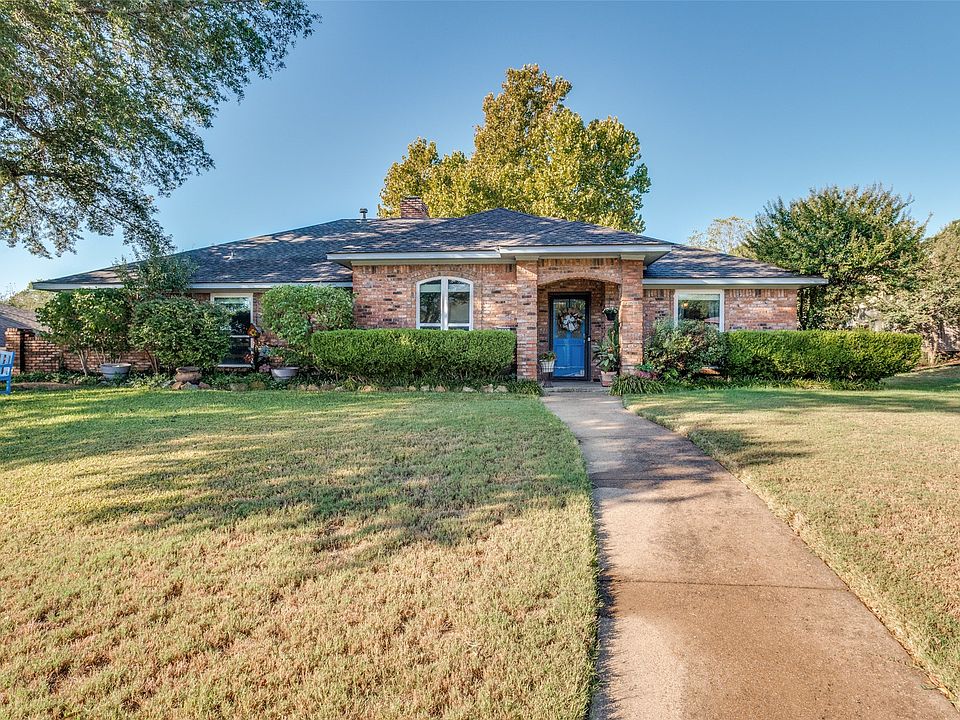 1st image of 722 Corinthian Pl