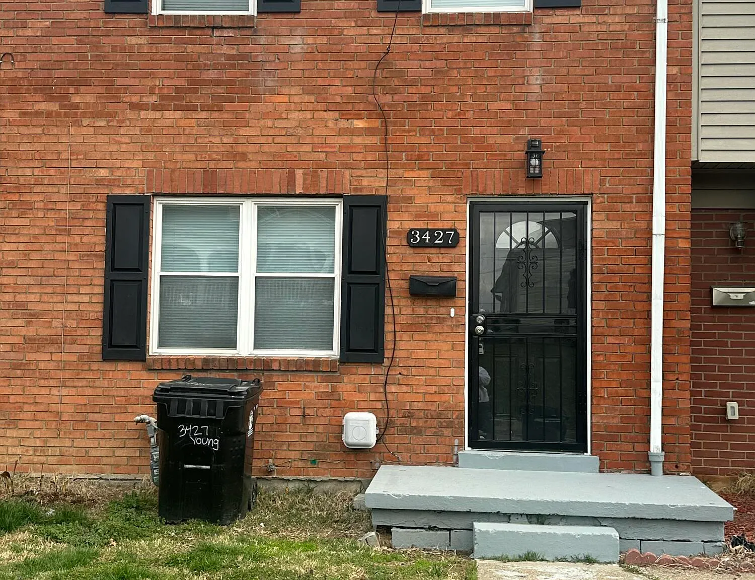 3 bed, 1.0 bath, 1044 sqft, $1,150 — Photo 1