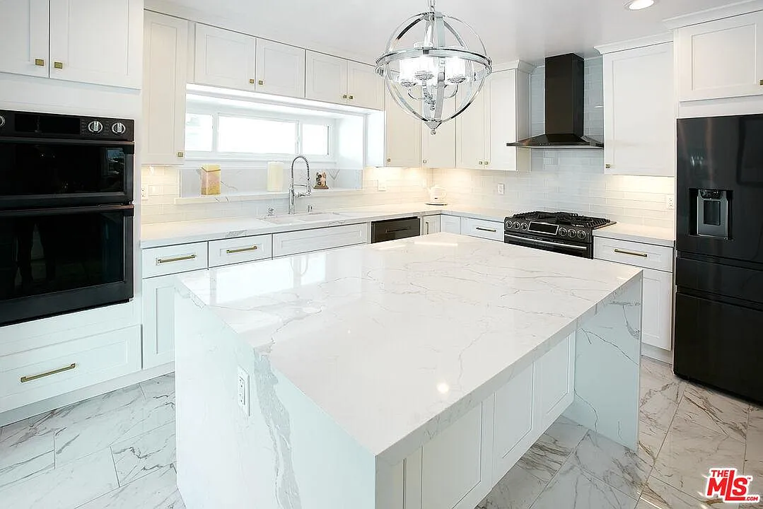 5 bed, 1600 sqft, $5,699 — Photo 3