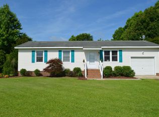 1 Cherokee Dr, Hubert, NC 28539