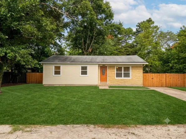 304 Iroquois Trl, Browns Mills, NJ 08015