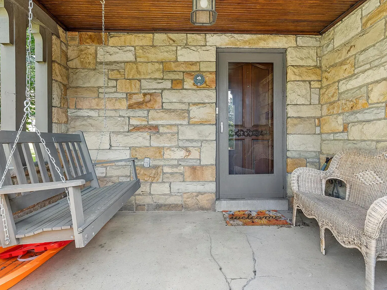 4 bed, 1.5 bath, 1860 sqft, $2,800 — Photo 2