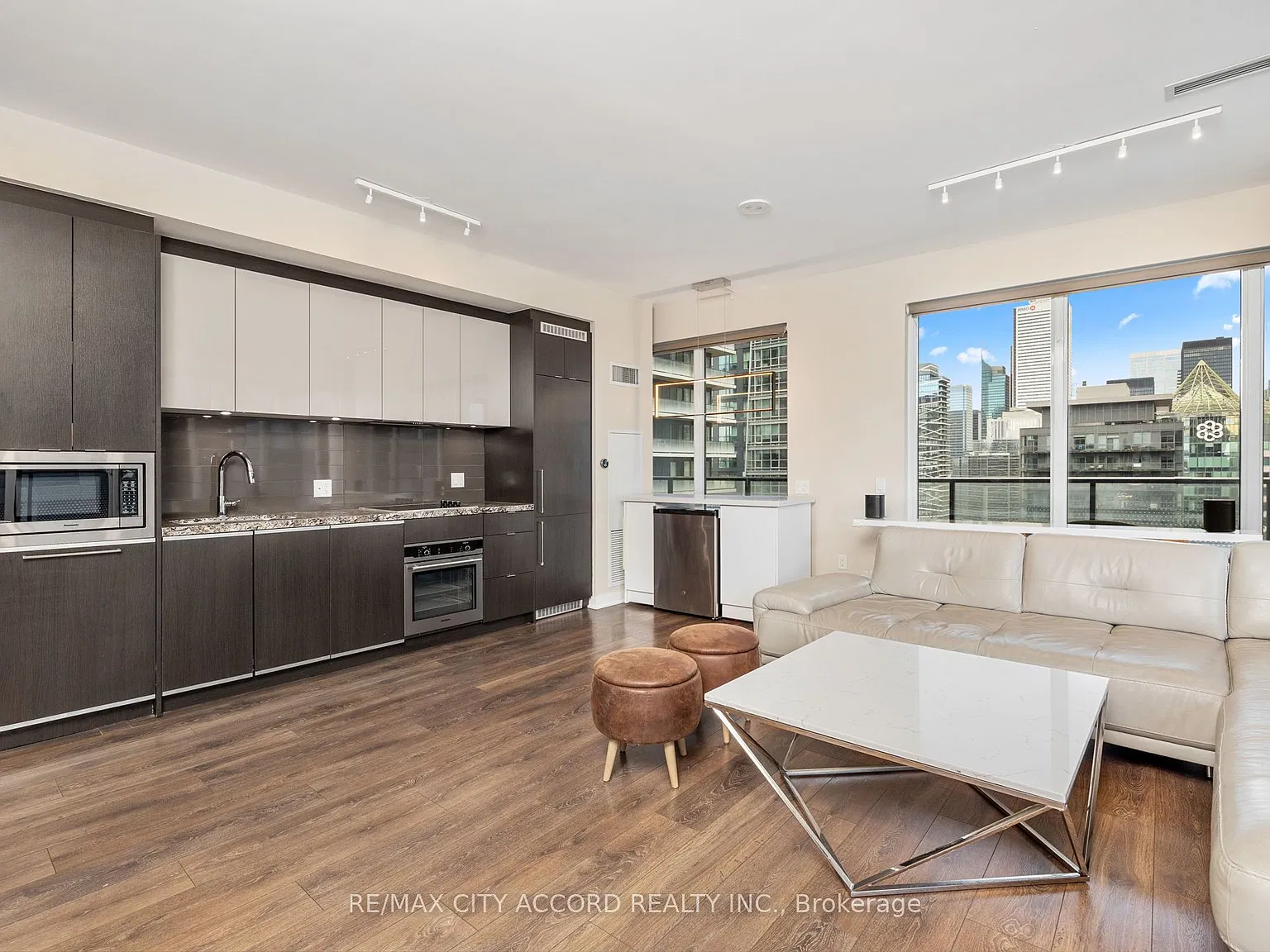3 bed, $4,900 — Photo 2