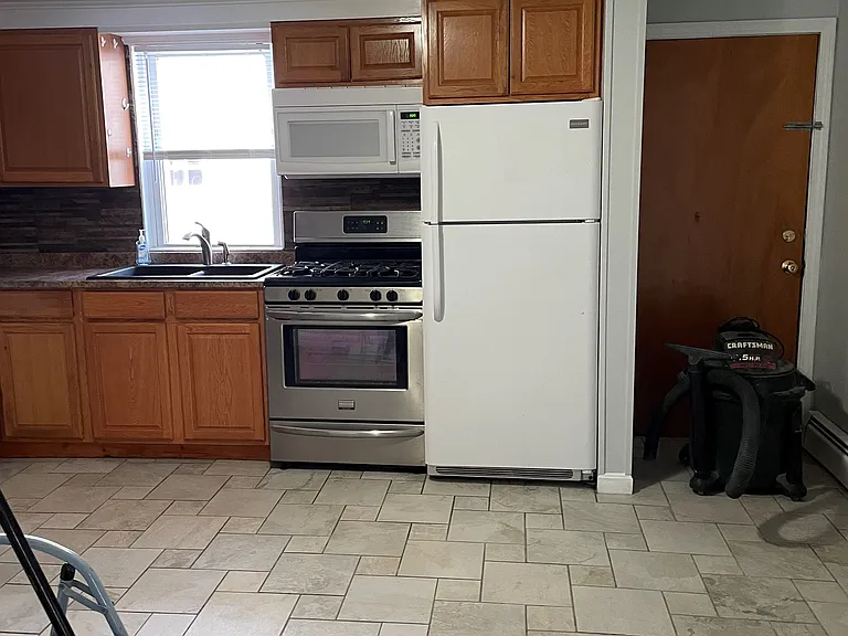 9 Hall St #1R — Photo 14