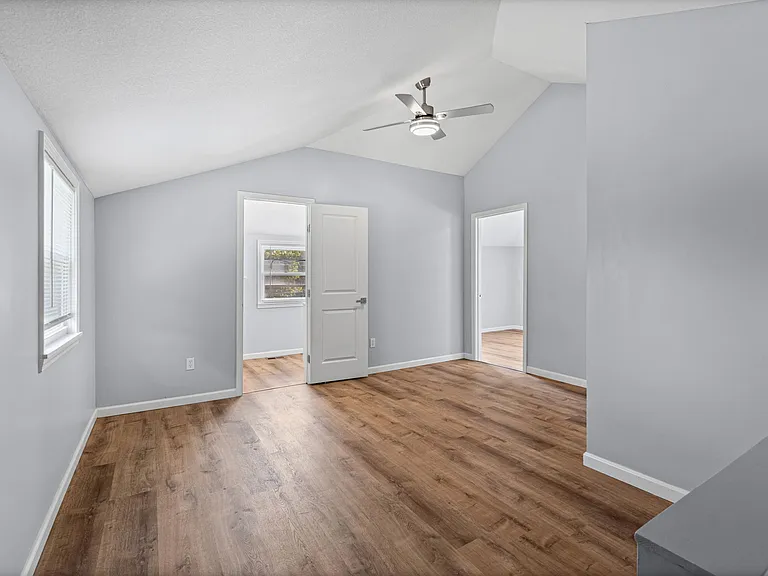 938 Locust Ave — Photo 14