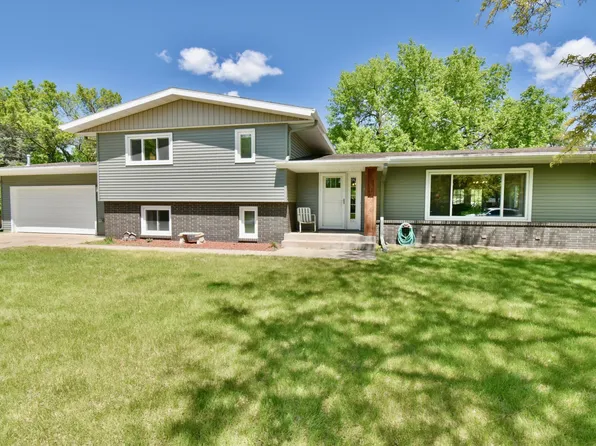 5851 Fairway Ln, Saint Cloud, MN 56303