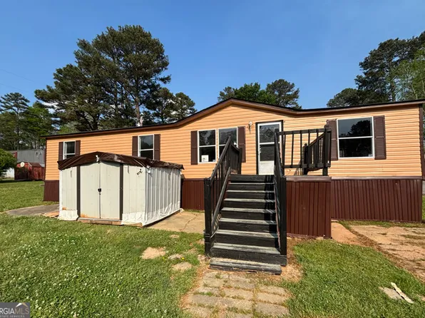 17 Club Cir, Ellenwood, GA 30294