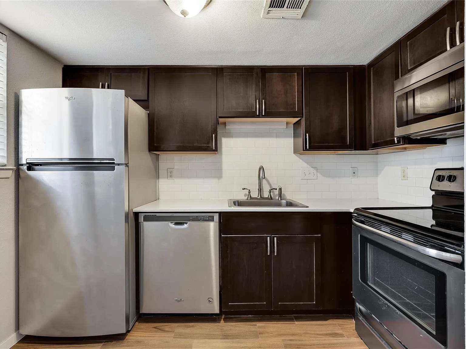 1 bed, 1.0 bath, 389 sqft, $925 — Photo 4