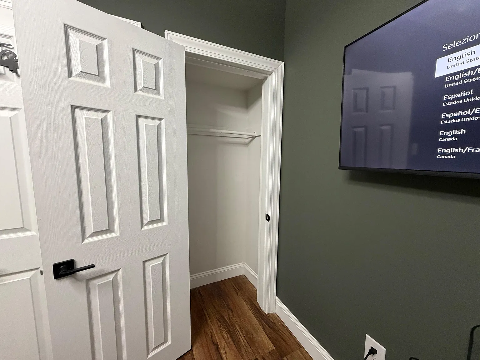 3 bed, 2.0 bath, 1200 sqft, $1,001 — Photo 2
