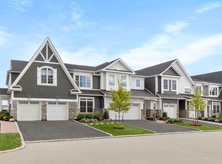 45201 Silver Birch Ln, Plainview, NY 11803