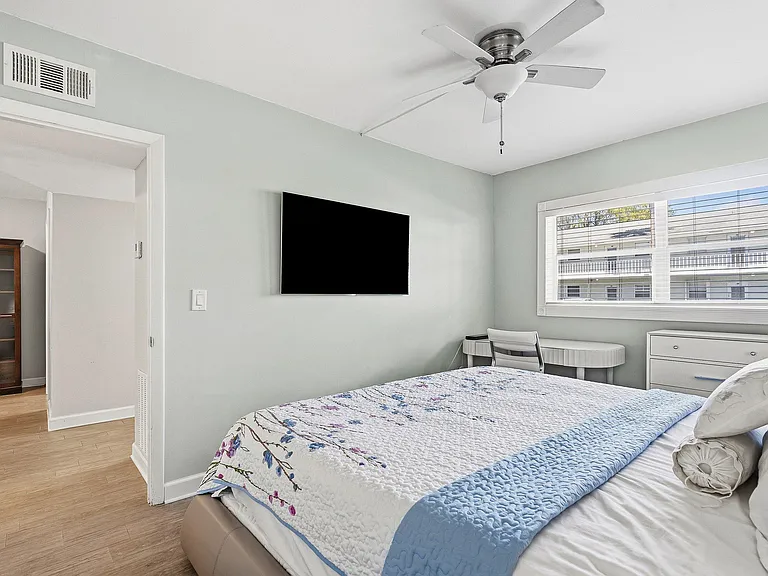 2440 SW 22nd Ave #703 — Photo 18