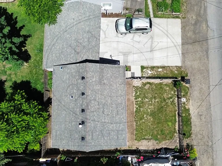 625 SW Dennis Ave — Photo 2