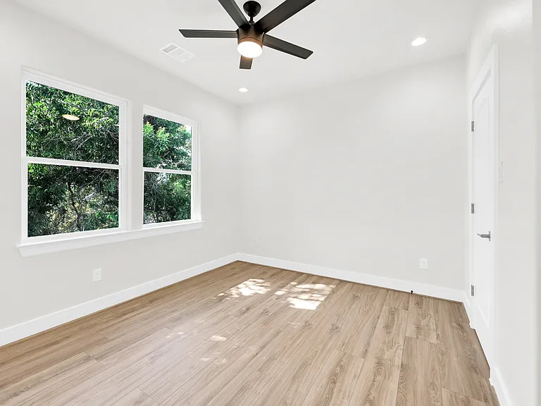 715 Service St #B — Photo 7