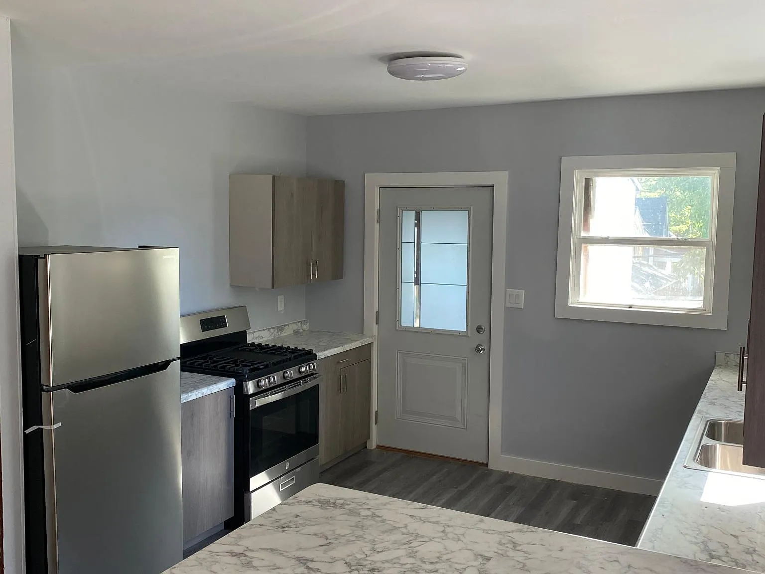 2 bed, 1300 sqft, $1,550 — Photo 2