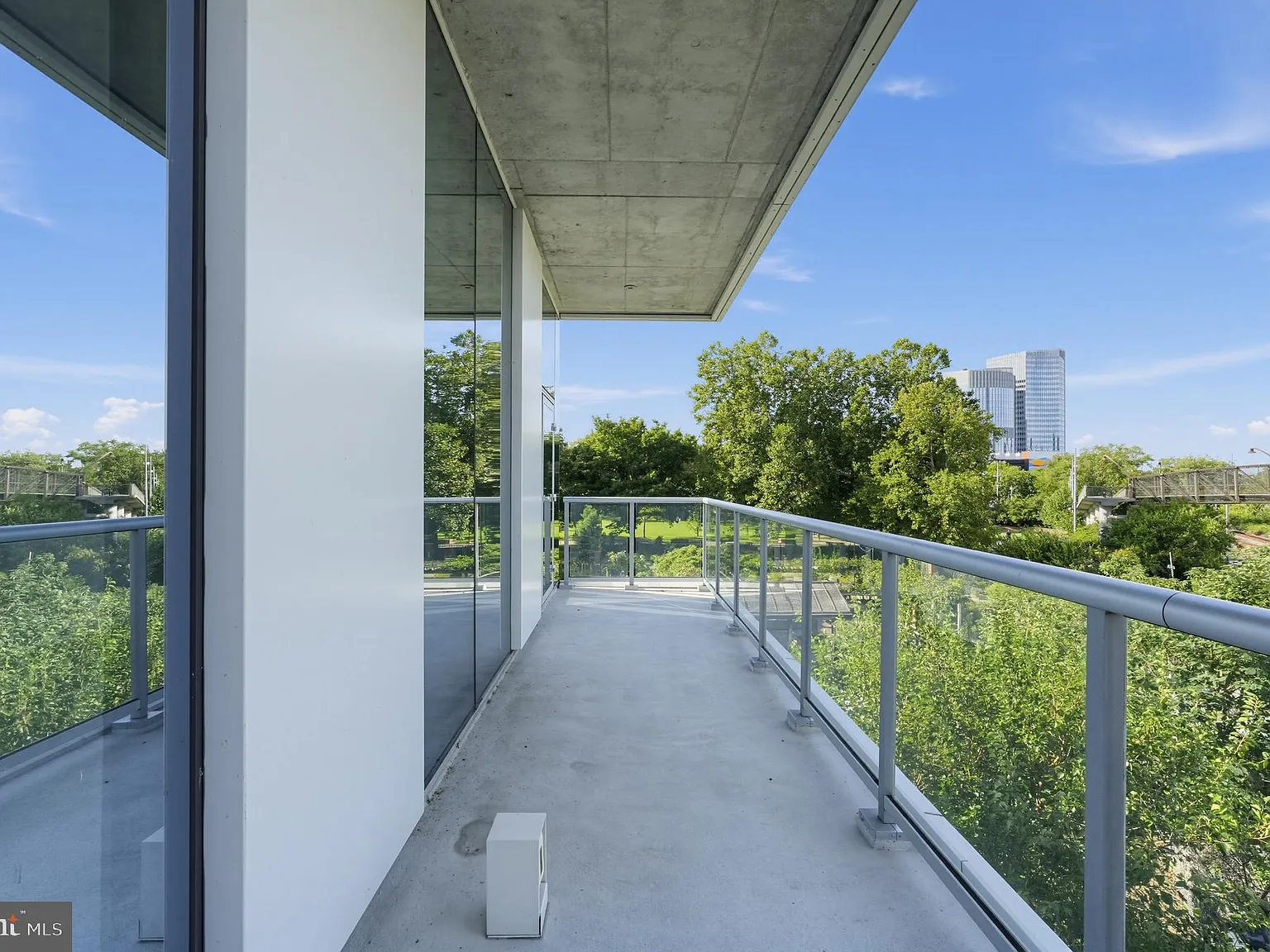 2 bed, 2.5 bath, 1243 sqft, $7,250 — Photo 4