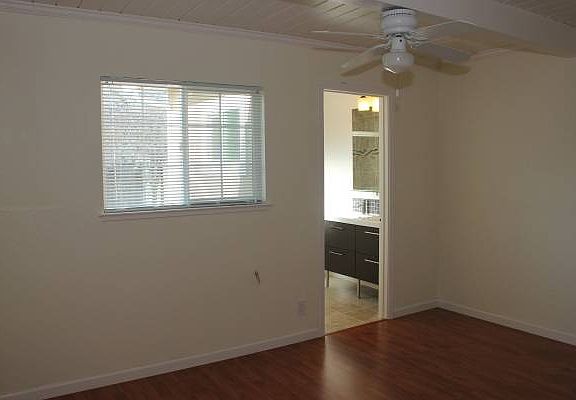 5th image of 19 Carlton Ave