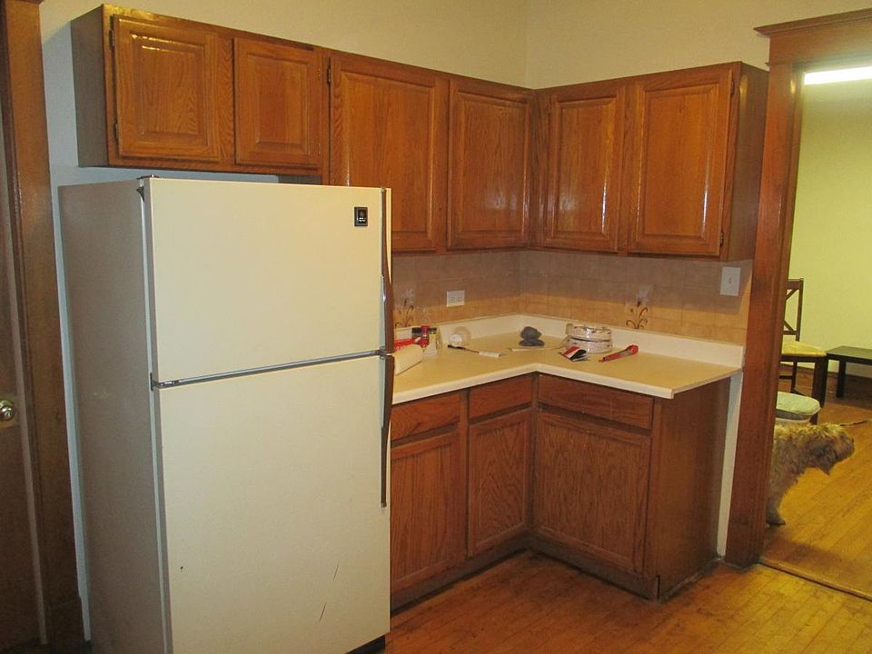 Oak cabinet kitchen