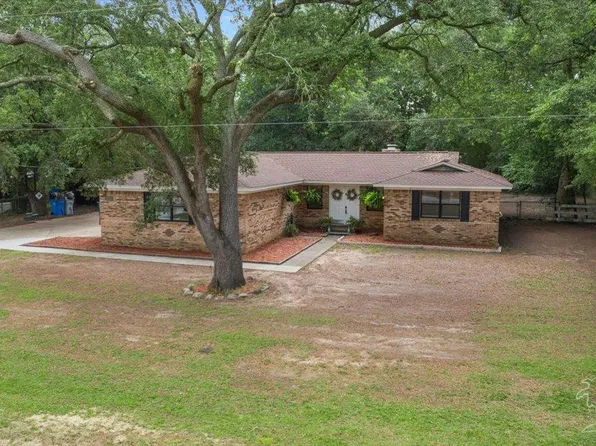 6020 Oakwood Dr, Milton, FL 32570