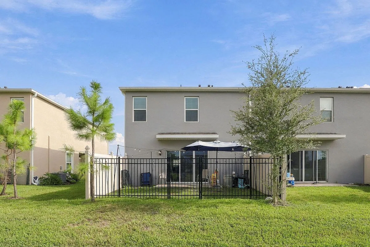 3 bed, 2.5 bath, 1840 sqft, $2,500 — Photo 4