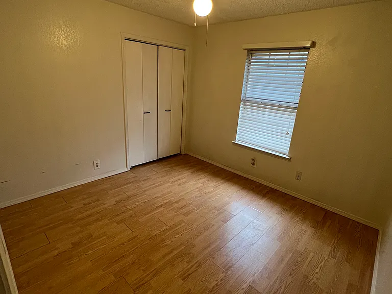 812 Cornfield Dr — Photo 17