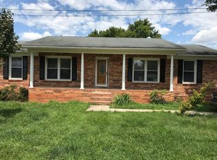 242 Airview Dr, Mount Airy, NC 27030