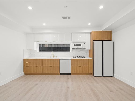 4th image of 4922 S Centinela Ave #3