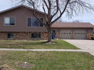 1212 17th St N, Moorhead, MN 56560