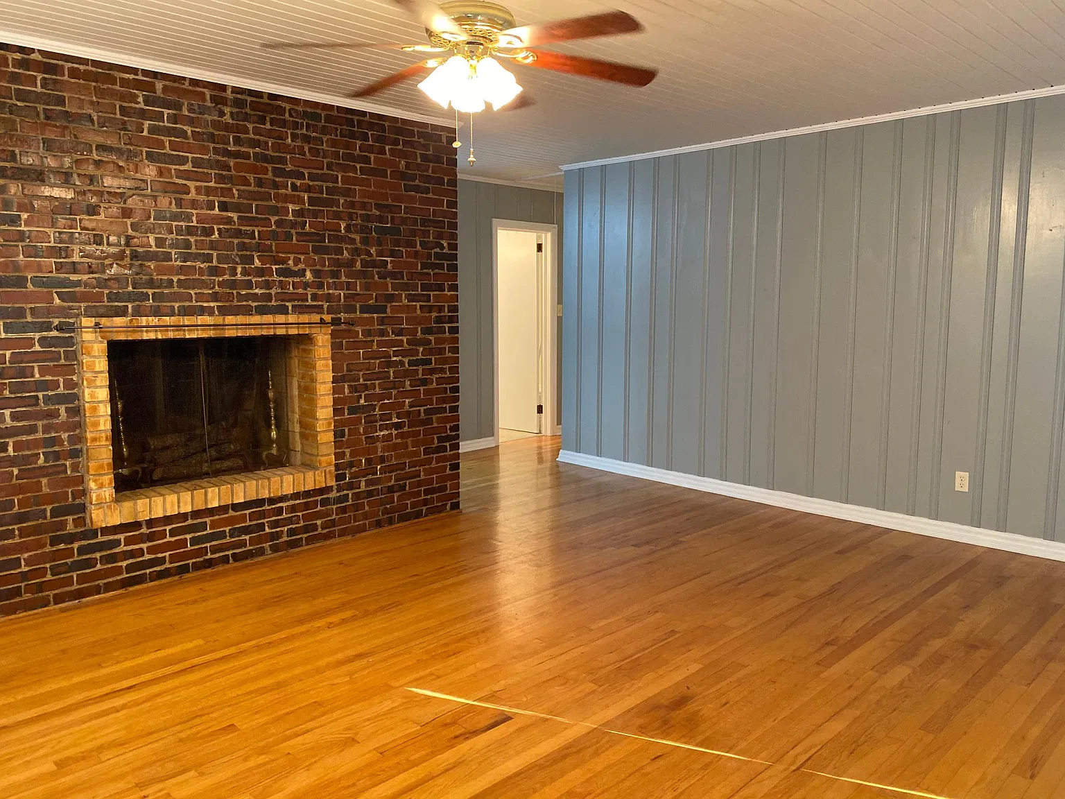 1042 N Pine St — Photo 2