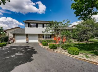 424 Beechwood Dr, Westmont, IL 60559