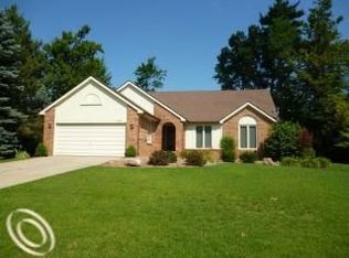 3036 Voorheis Lake Ct, Lake Orion, MI 48360