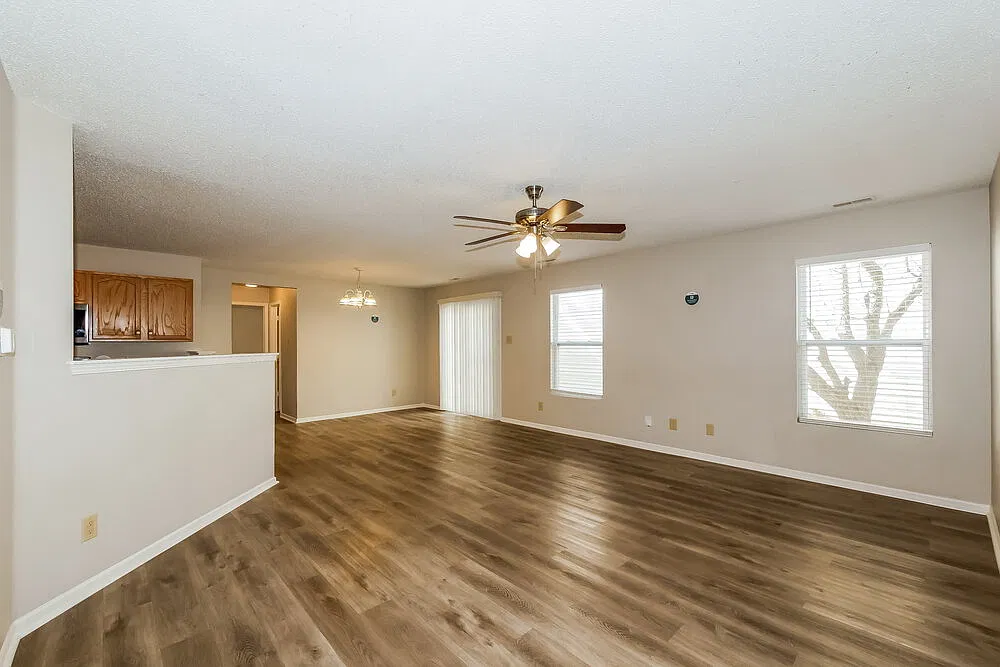 3 bed, 2.0 bath, 1400 sqft, $2,600 — Photo 3