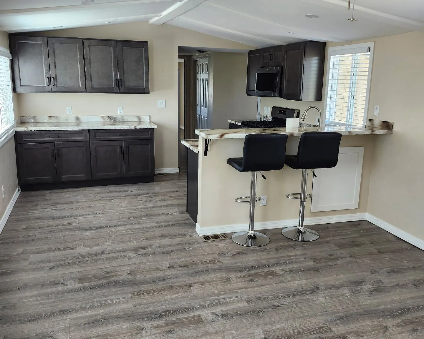 2 bed, 1200 sqft, $1,800 — Photo 3
