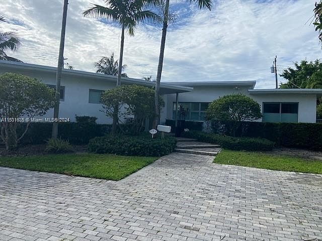 1st image of 1000 N Shore Dr
