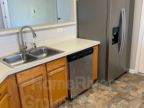 2nd image of 510 Lakeview Dr