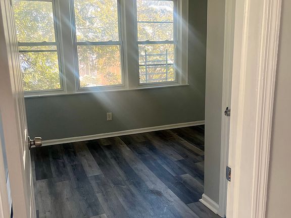 4th image of 95 Alexander St #2