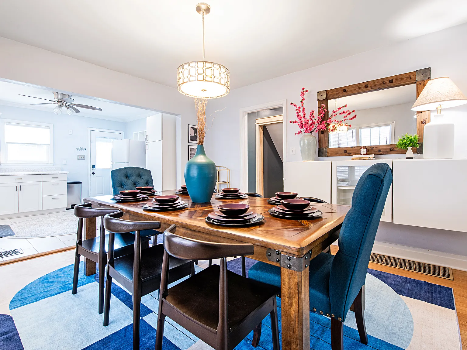 5 bed, 2200 sqft, $6,500 — Photo 4