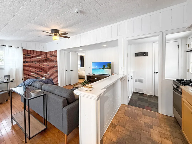 839 Pond View Rd — Photo 4
