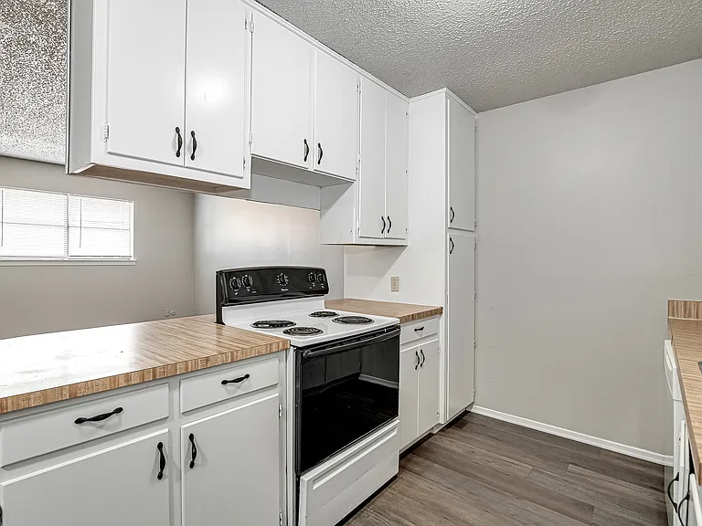 1709 Short St #B — Photo 9