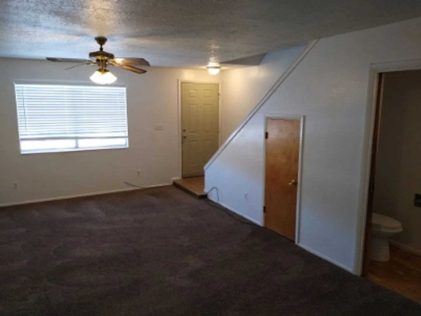 2 Bedroom, 1.5 Bathroom Apartment for Rent Available Now! — Photo 3