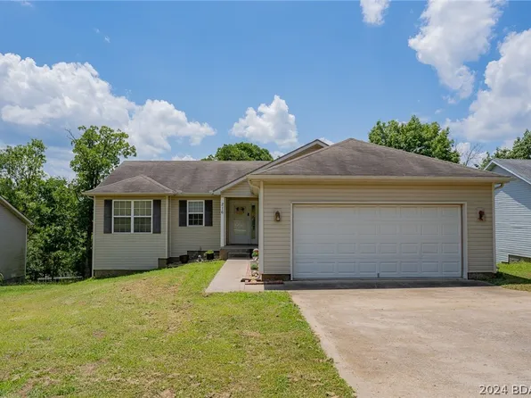 216 Bittersweet Rd, Lake Ozark, MO 65049