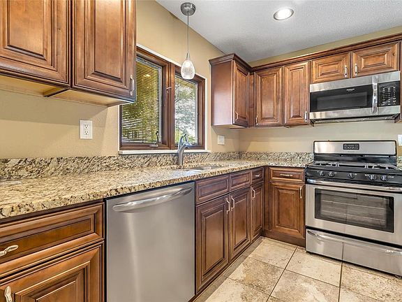 5th image of 694 Bellerive Estates Dr