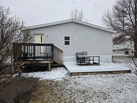 3rd image of 1915 Rosewood Dr