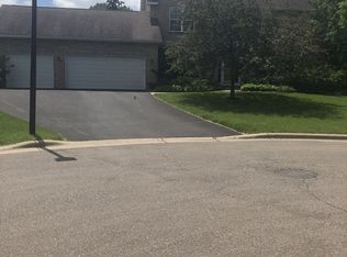 10916 Chatham Ct S, Burnsville, MN 55337