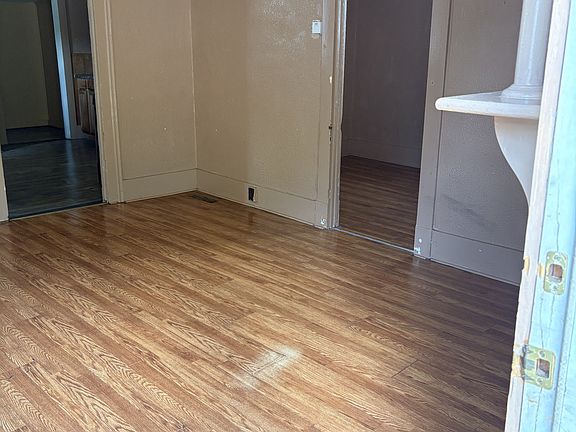 5th image of 806 1/2 Oak St