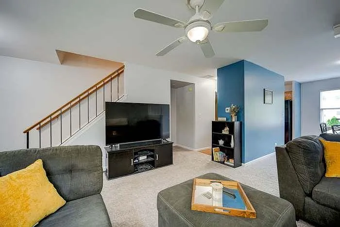 941 Perry Dr — Photo 6