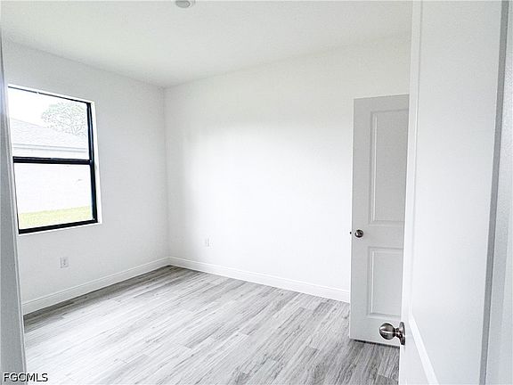 4th image of 6036 Acorn Cir