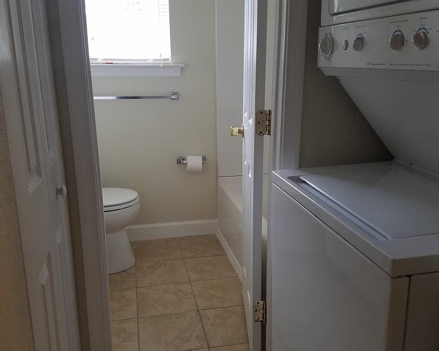 washer/dryer in each unit