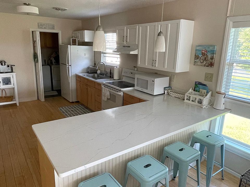 2nd image of 110 Rhodoms Dr