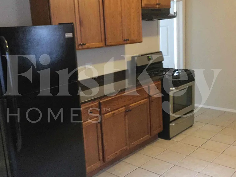 8044 S Maplewood Ave — Photo 6