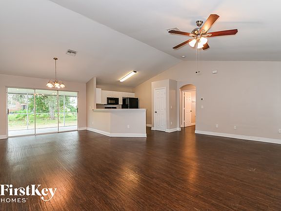 4th image of 207 Harry Ave N